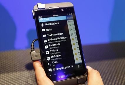 المواجهة في بلاكبيري تحتدم بين Q10 و Z10
